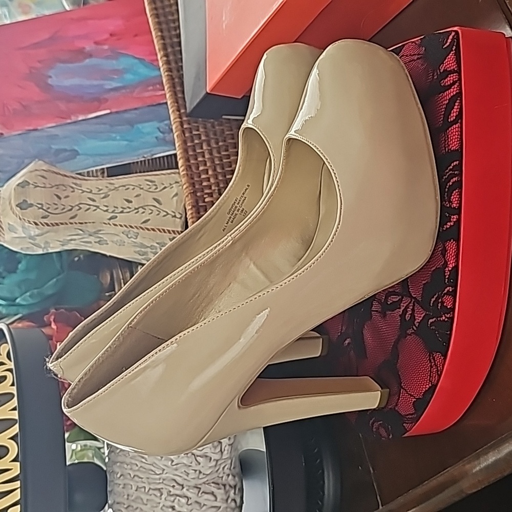 Nude Pumps